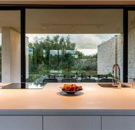 4 bedroom villa with infinity pool and sea views near Noto, Sicily, sleeps 8